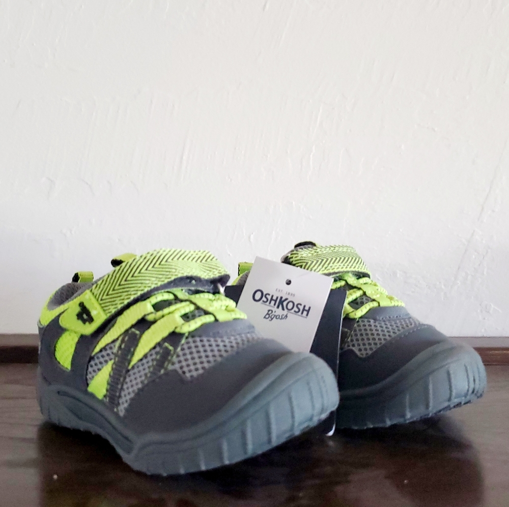 NWT Oshkosh Sneakers